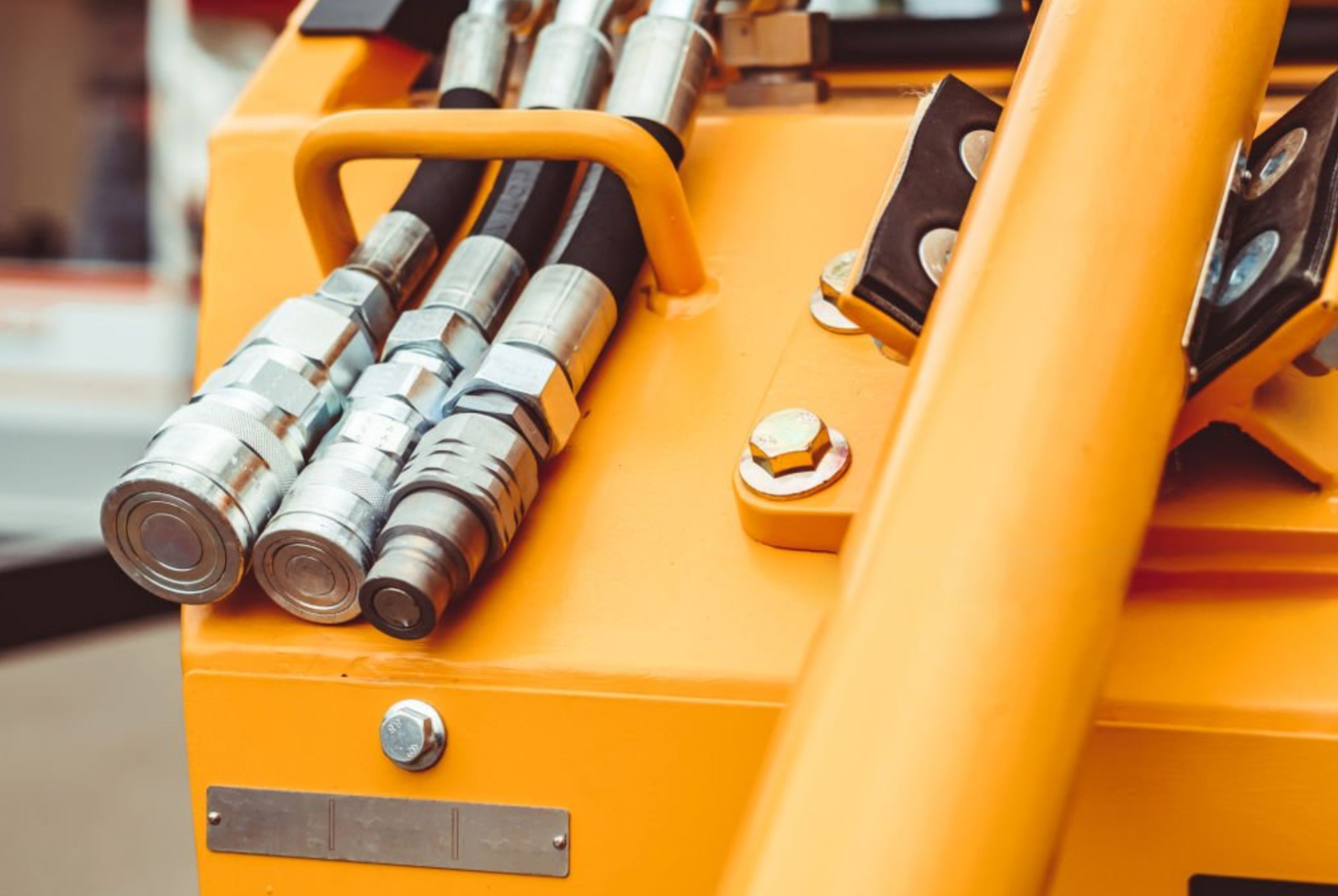 Construction equipment hydraulic connection application